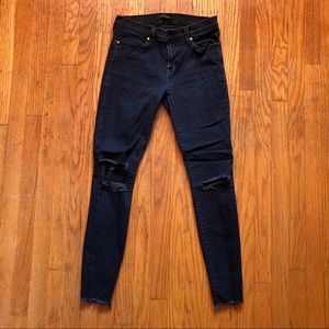 Distressed Black! Skinny jeans.